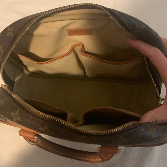 ๐ฏ Authentic Louis Vuitton Trouvile Monogram Canvas bag. - Picture 12 of 17